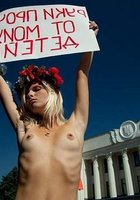 Активистки Фемен за работой 1 фото